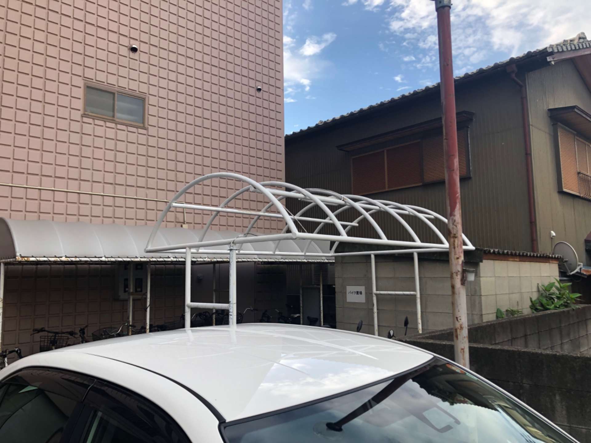 徳島でのリフォームで駐輪場のテント屋根補修