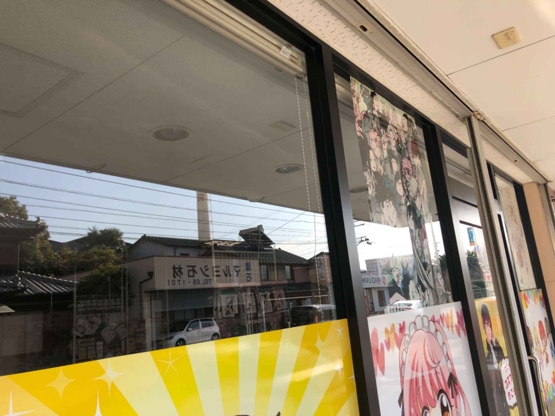 徳島の某店舗のガラスクリーニング。ハウスクリーニングの徳島住研サービスです。
