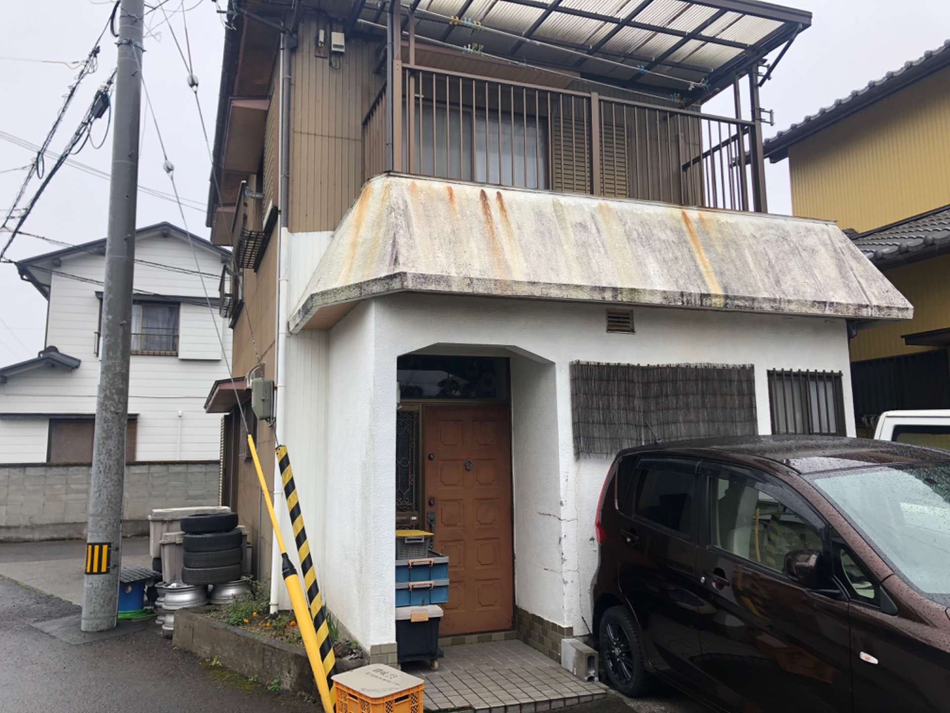 徳島の戸建で外壁塗装と雨漏りの調査です。