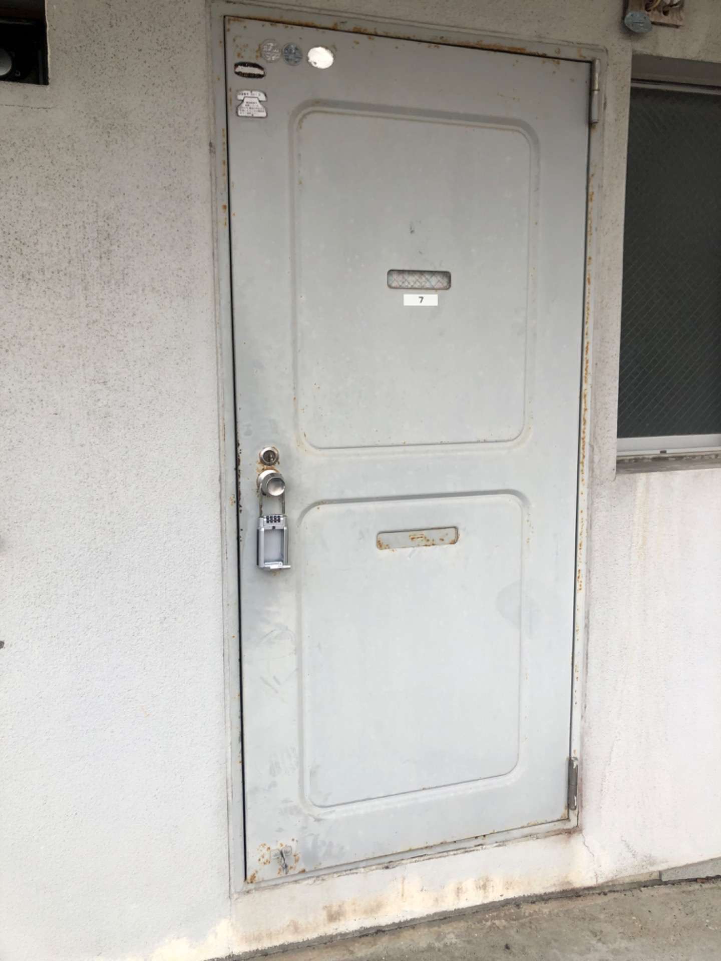 徳島で外壁塗装（玄関ドア）