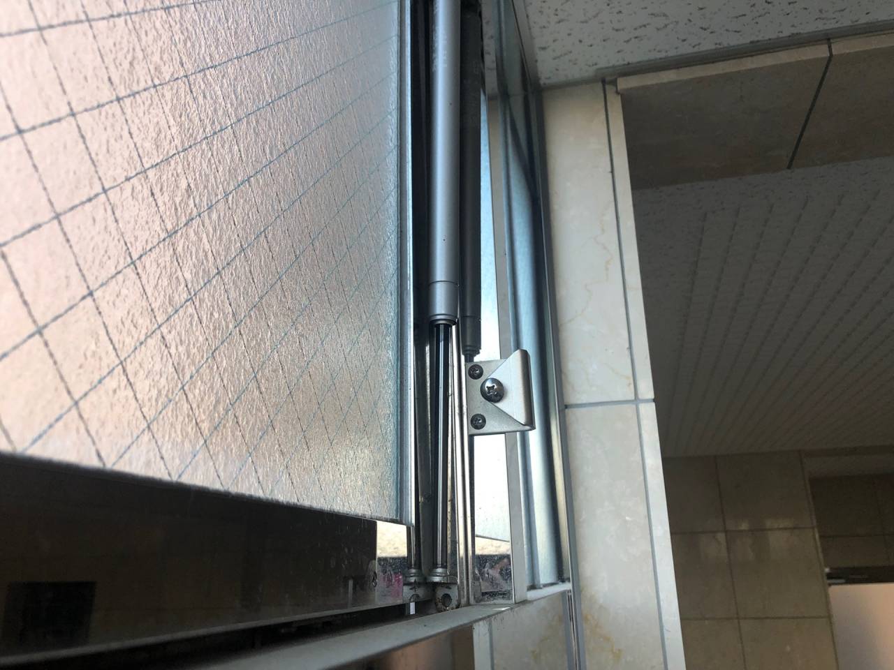 徳島で排煙窓のオペレーター修理