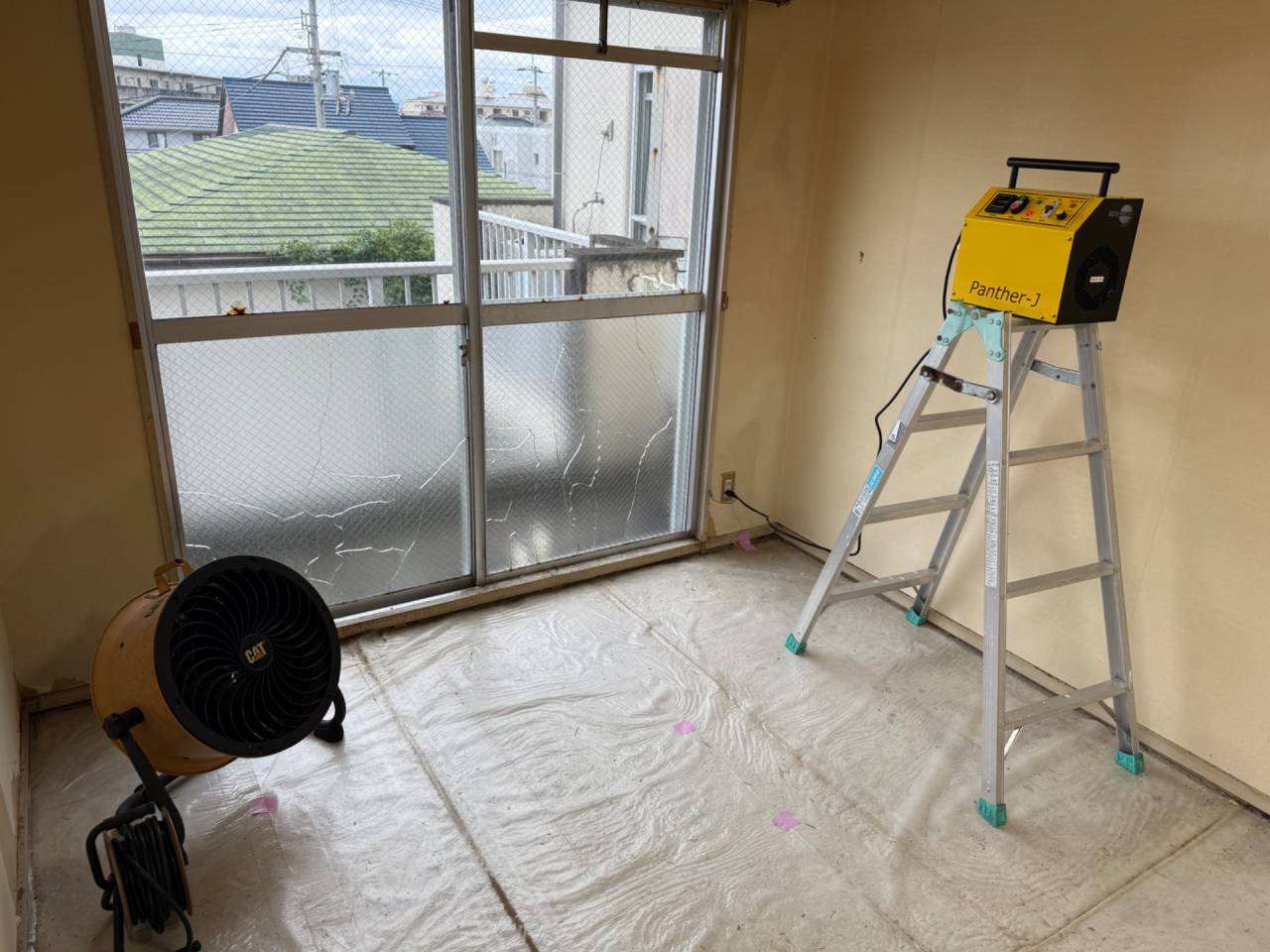 鳴門市でオゾン脱臭作業（タバコ臭）